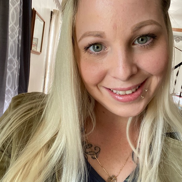 Meet your Posher, Missy - Picture 10 of 17